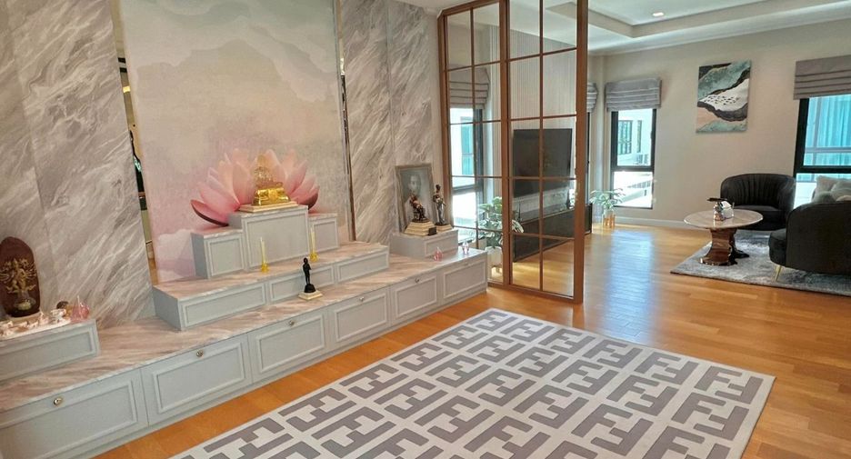 Luxurious 5-bedroom, 5-bathroom house for rent and sale at Supalai Essence Suan Luang. Fully furnished, brand new. Rent at THB 230K/month or own it for THB 29M.