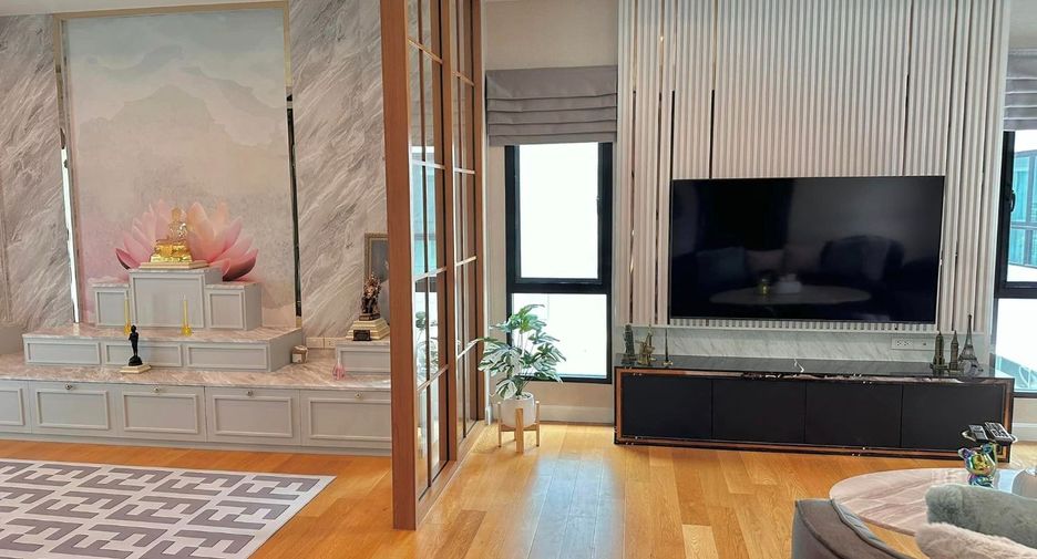 Luxurious 5-bedroom, 5-bathroom house for rent and sale at Supalai Essence Suan Luang. Fully furnished, brand new. Rent at THB 230K/month or own it for THB 29M.