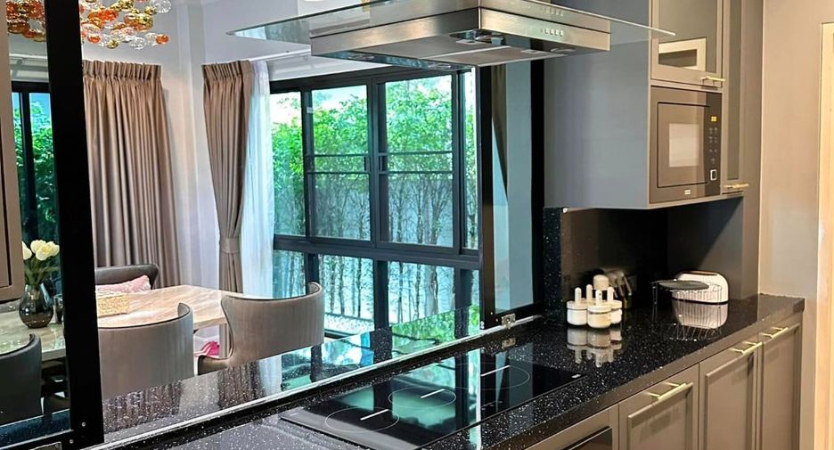 Luxurious 5-bedroom, 5-bathroom house for rent and sale at Supalai Essence Suan Luang. Fully furnished, brand new. Rent at THB 230K/month or own it for THB 29M.