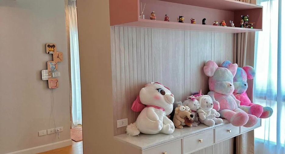 Luxurious 5-bedroom, 5-bathroom house for rent and sale at Supalai Essence Suan Luang. Fully furnished, brand new. Rent at THB 230K/month or own it for THB 29M.