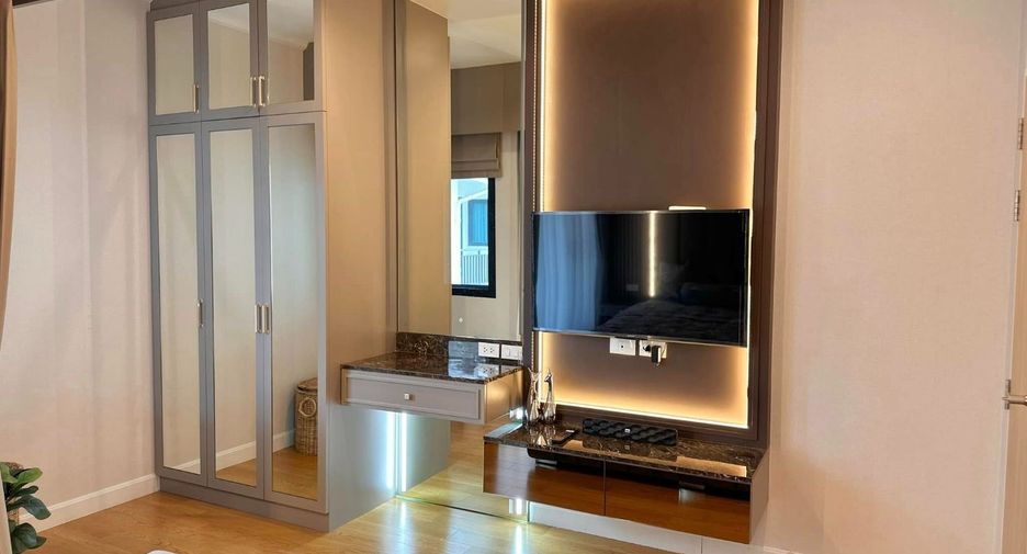 Luxurious 5-bedroom, 5-bathroom house for rent and sale at Supalai Essence Suan Luang. Fully furnished, brand new. Rent at THB 230K/month or own it for THB 29M.