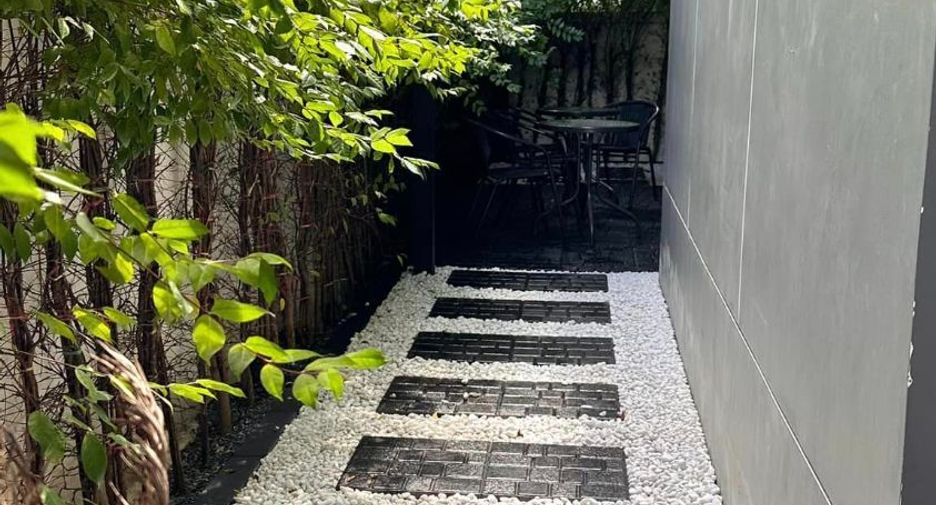 Luxurious 5-bedroom, 5-bathroom house for rent and sale at Supalai Essence Suan Luang. Fully furnished, brand new. Rent at THB 230K/month or own it for THB 29M.