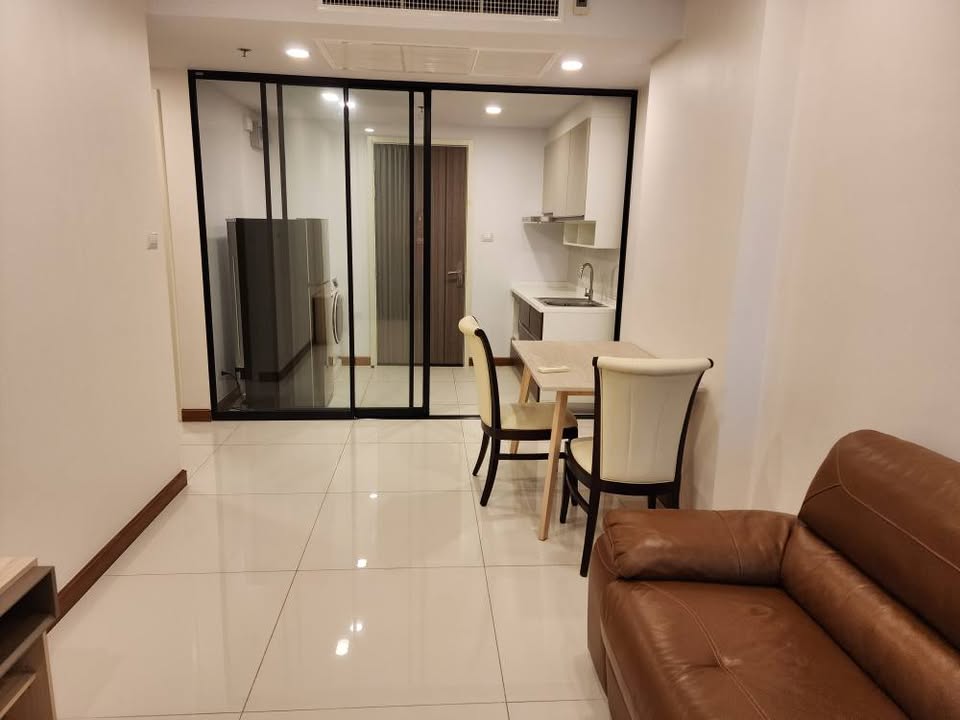 1-Bedroom, 1-Bathroom Condo for Rent at Suphalai Premier Charoennakhon, 48 sqm, ฿20,000/month, Steps from Golden Line BTS (Khlong San Station)