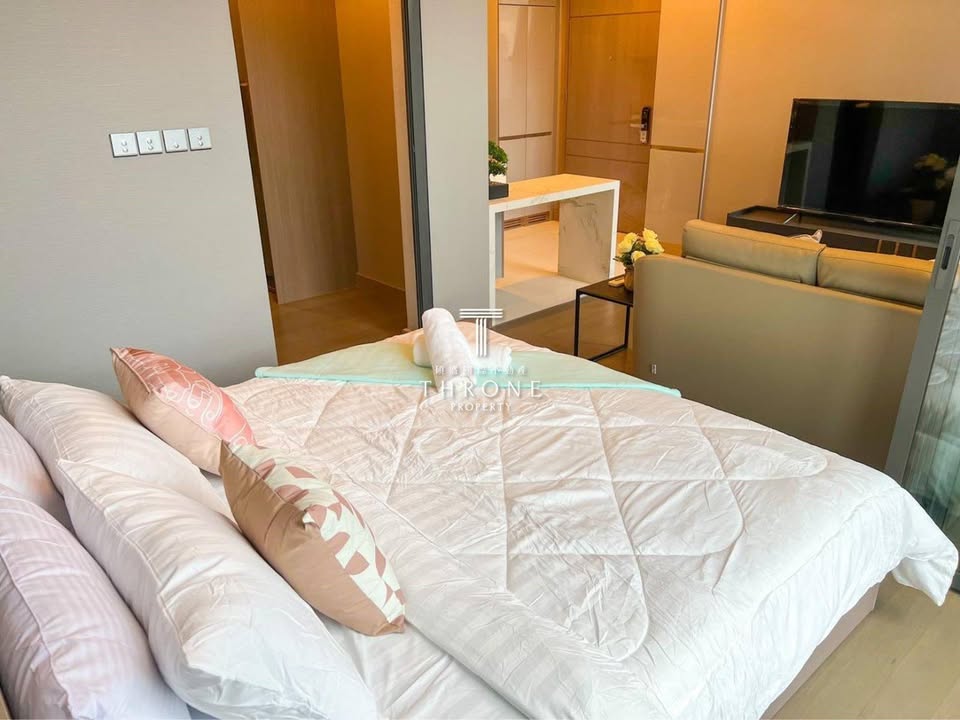1 Bedroom, 1 Bathroom, for Rent at The Esse at Singha Complex, 35.99 sq.m., Fully Furnished, Near MRT Phetchaburi Station, ฿30,000/month