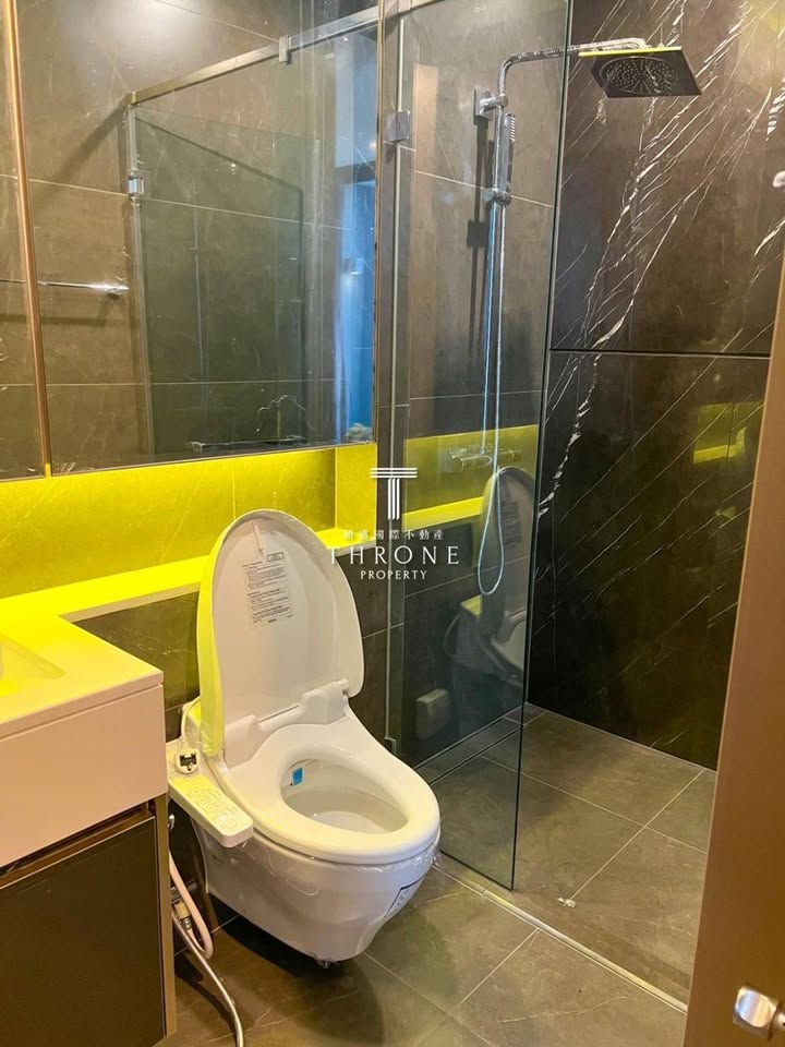 1 Bedroom, 1 Bathroom, for Rent at The Esse at Singha Complex, 35.99 sq.m., Fully Furnished, Near MRT Phetchaburi Station, ฿30,000/month