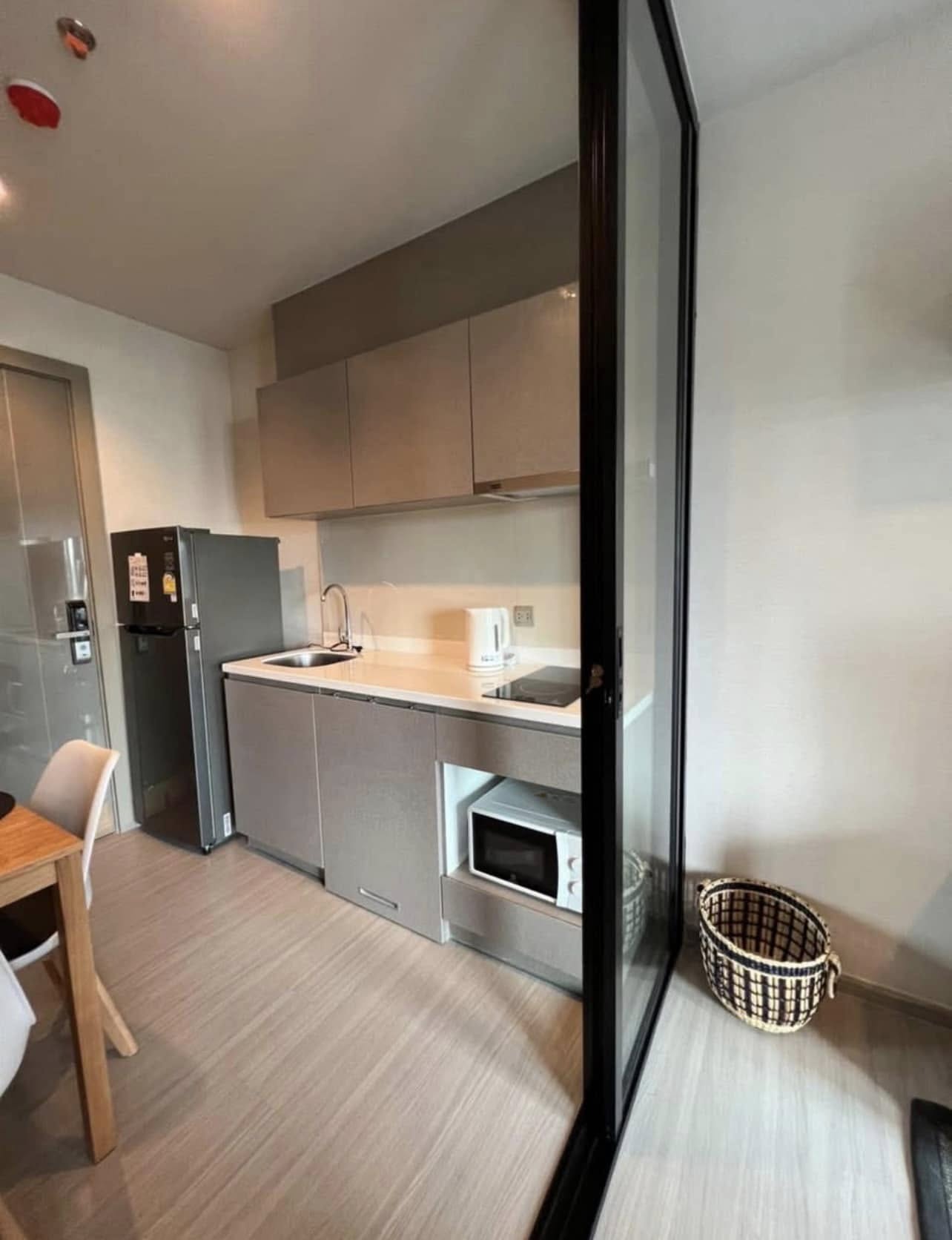 Modern 1-bedroom condo for rent at Life Asoke Rama 9. Fully furnished, 25 sqm, THB 17,000/month. Prime location near MRT Rama 9 & Central Plaza.