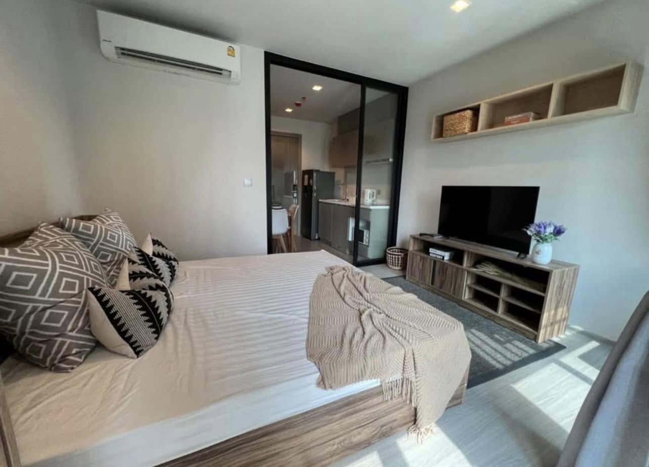 Modern 1-bedroom condo for rent at Life Asoke Rama 9. Fully furnished, 25 sqm, THB 17,000/month. Prime location near MRT Rama 9 & Central Plaza.