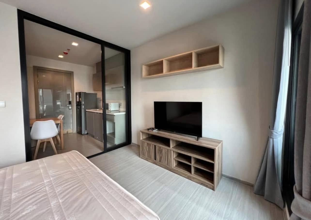 Modern 1-bedroom condo for rent at Life Asoke Rama 9. Fully furnished, 25 sqm, THB 17,000/month. Prime location near MRT Rama 9 & Central Plaza.