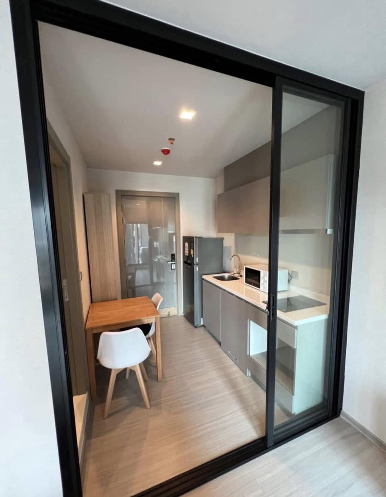 Modern 1-bedroom condo for rent at Life Asoke Rama 9. Fully furnished, 25 sqm, THB 17,000/month. Prime location near MRT Rama 9 & Central Plaza.