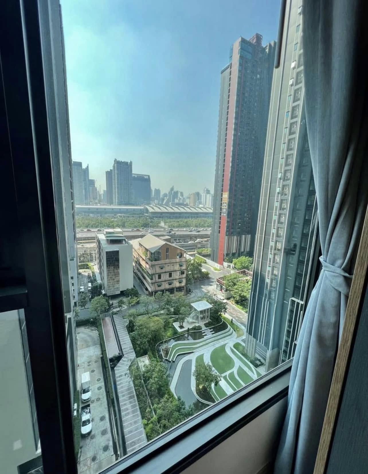 Modern 1-bedroom condo for rent at Life Asoke Rama 9. Fully furnished, 25 sqm, THB 17,000/month. Prime location near MRT Rama 9 & Central Plaza.