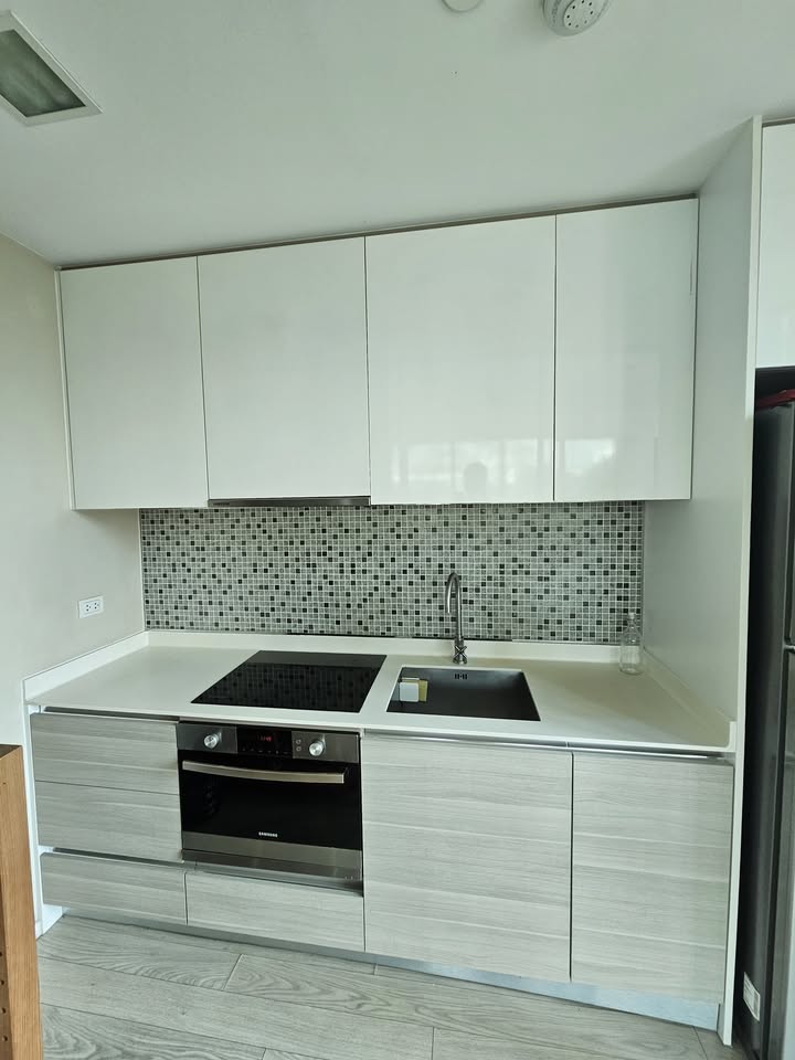 Luxurious 2-bedroom condo for rent at The Room Sukhumvit 21. Spacious 125sqm unit with premium furnishings, near BTS Asoke & Terminal 21. Rent: THB 75,000/month