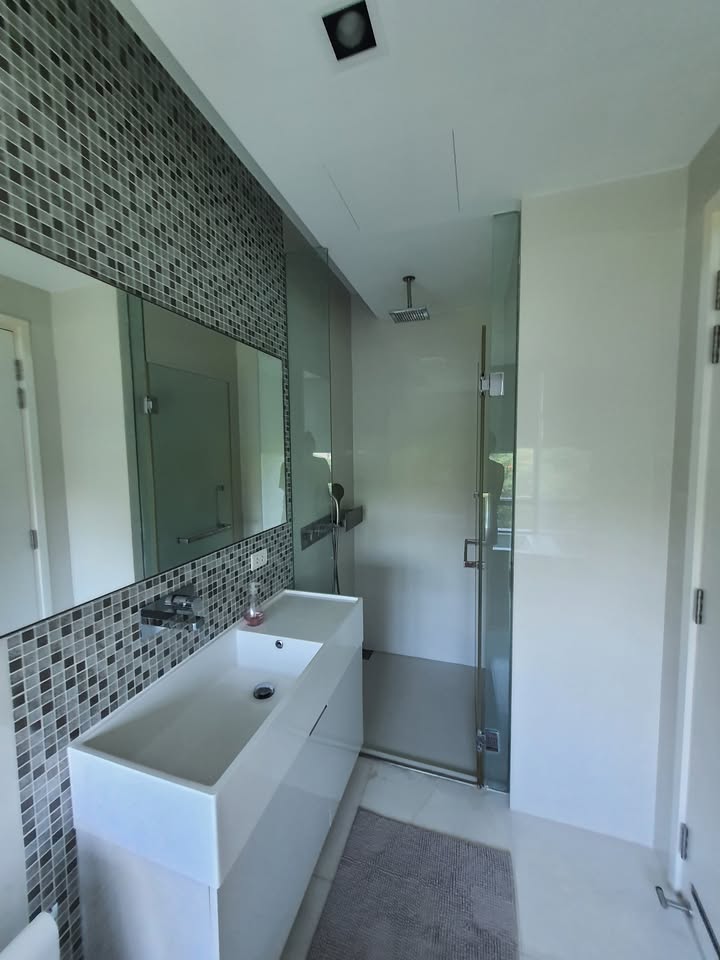 Luxurious 2-bedroom condo for rent at The Room Sukhumvit 21. Spacious 125sqm unit with premium furnishings, near BTS Asoke & Terminal 21. Rent: THB 75,000/month