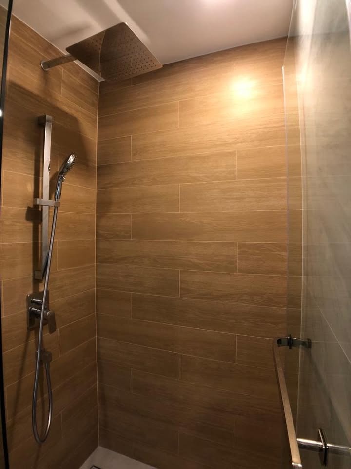 Rent a fully furnished 1-bedroom condo at Taka Haus, Ekkamai. 44 sqm, 5th floor, 21,800 THB/month. Modern amenities, close to BTS Ekkamai, Gateway Ekkamai