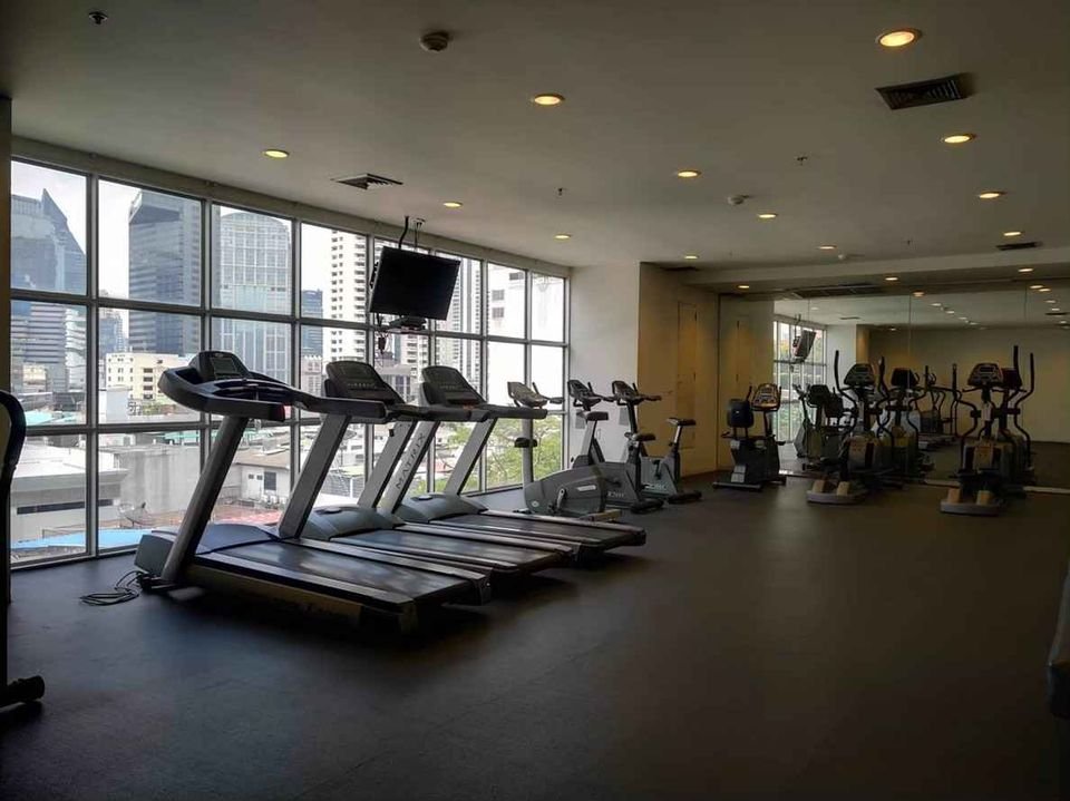 3-BR Condo at CitiSmart Sukhumvit 18, 120 sqm, Penthouse floor, near BTS Asok & MRT Sukhumvit. Rent: 75,000 THB/month. Fully furnished with modern amenities.
