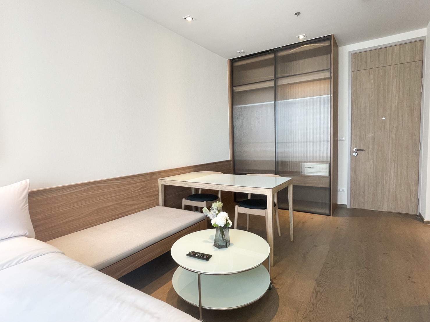 Cozy 1-BR Condo at President Park Sukhumvit 24, 35 sqm, fully furnished, rent at 25,000 THB/month. Prime location near BTS Phrom Phong. Ready now.
