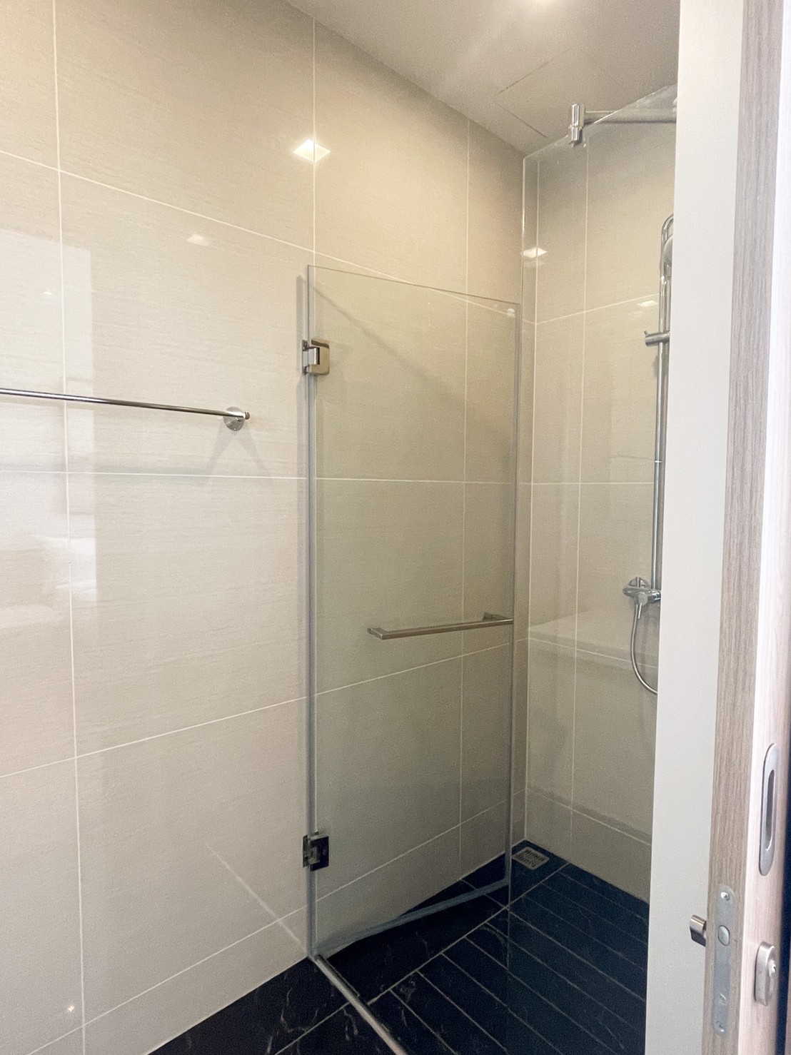 Cozy 1-BR Condo at President Park Sukhumvit 24, 35 sqm, fully furnished, rent at 25,000 THB/month. Prime location near BTS Phrom Phong. Ready now.
