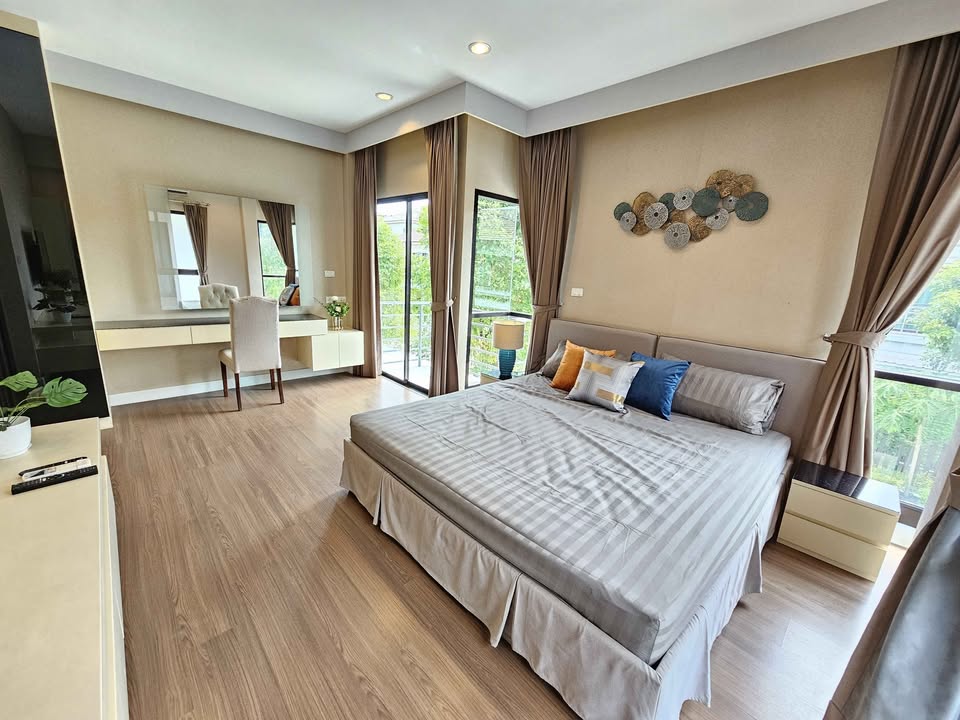 5-Bed, 4-Bath House for Rent at Baan Lumpini Suan Luang Rama 9, 216 sqm, ฿105,000/month – Near Suan Luang Rama 9 MRT, Pet-Friendly, Family-Friendly