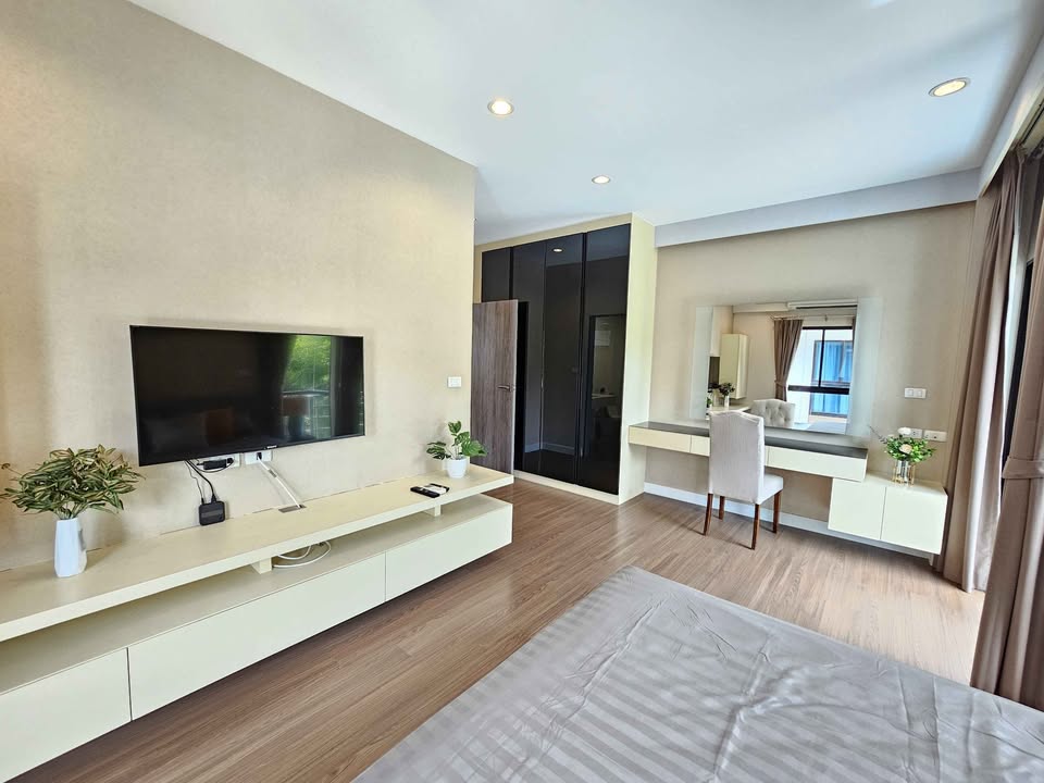 5-Bed, 4-Bath House for Rent at Baan Lumpini Suan Luang Rama 9, 216 sqm, ฿105,000/month – Near Suan Luang Rama 9 MRT, Pet-Friendly, Family-Friendly