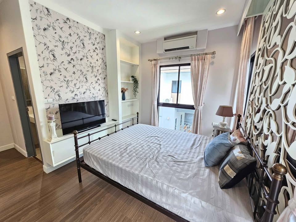 5-Bed, 4-Bath House for Rent at Baan Lumpini Suan Luang Rama 9, 216 sqm, ฿105,000/month – Near Suan Luang Rama 9 MRT, Pet-Friendly, Family-Friendly
