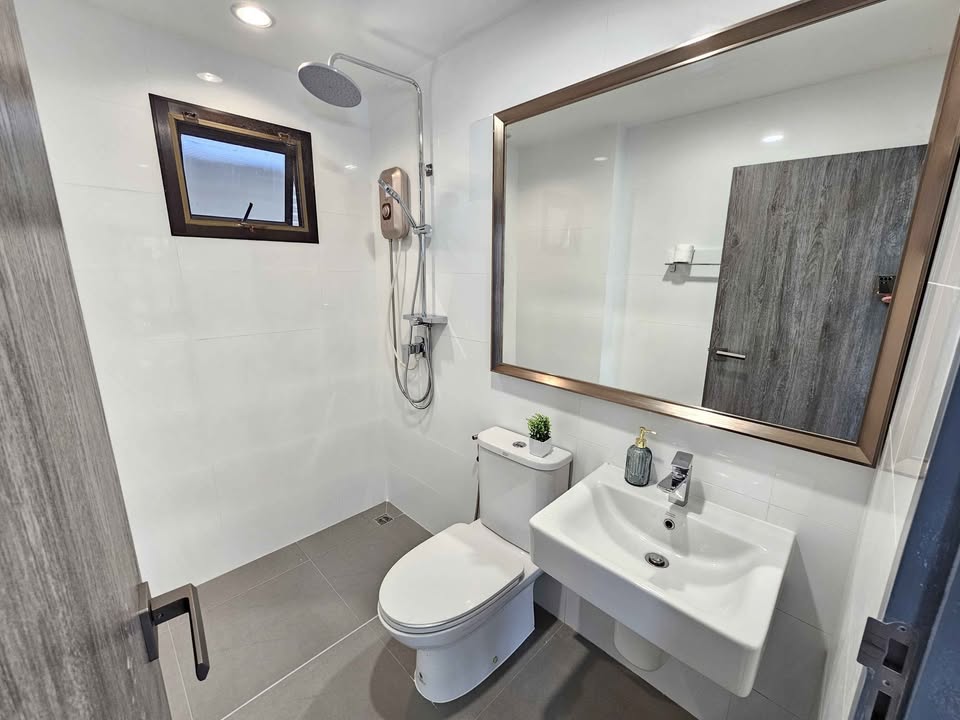 5-Bed, 4-Bath House for Rent at Baan Lumpini Suan Luang Rama 9, 216 sqm, ฿105,000/month – Near Suan Luang Rama 9 MRT, Pet-Friendly, Family-Friendly