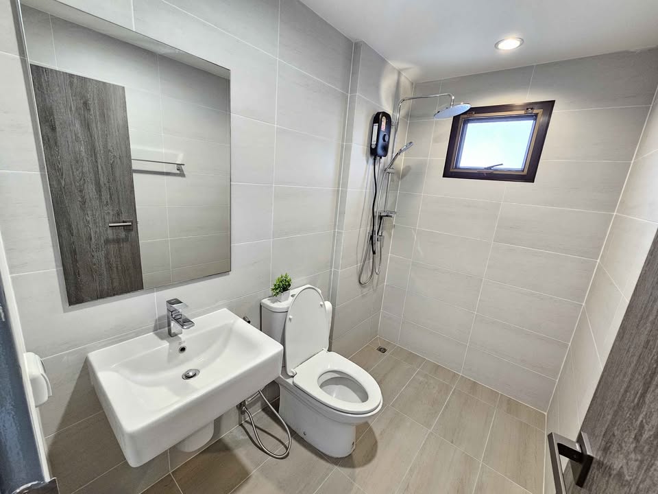 5-Bed, 4-Bath House for Rent at Baan Lumpini Suan Luang Rama 9, 216 sqm, ฿105,000/month – Near Suan Luang Rama 9 MRT, Pet-Friendly, Family-Friendly