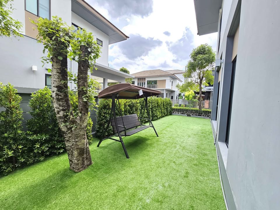 5-Bed, 4-Bath House for Rent at Baan Lumpini Suan Luang Rama 9, 216 sqm, ฿105,000/month – Near Suan Luang Rama 9 MRT, Pet-Friendly, Family-Friendly