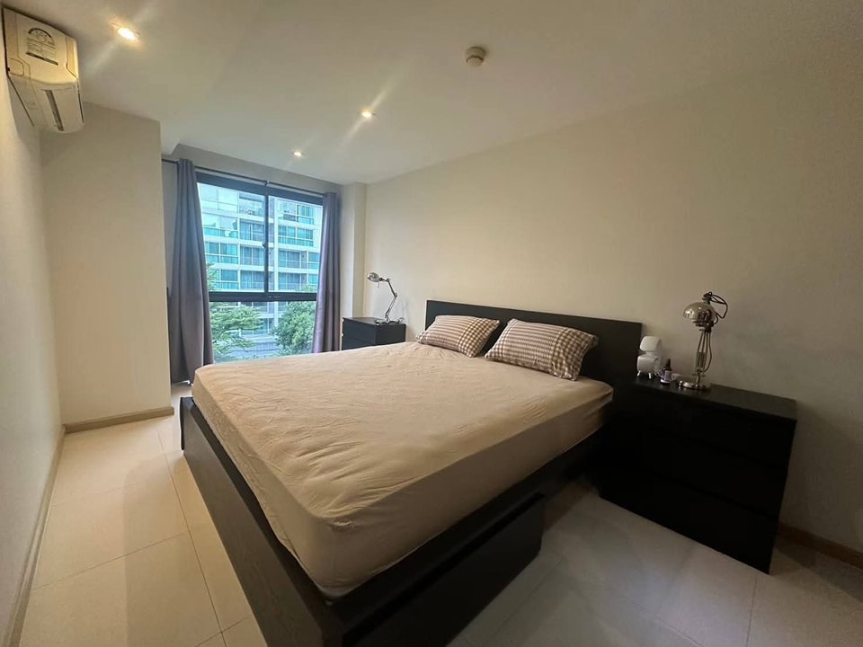 1-Bedroom, 1-Bathroom Condo at Socio Reference 61, 42.62 sqm, Rent ฿20,000/month or Purchase ฿4.6M, Near BTS Ekkamai, Fully Furnished