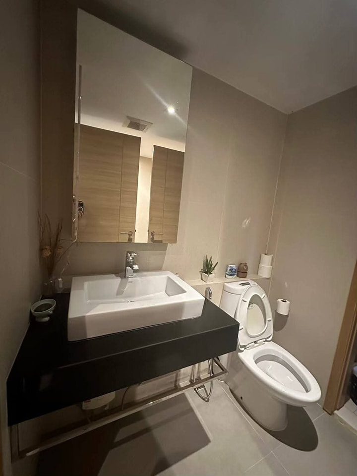 1-Bedroom, 1-Bathroom Condo at Socio Reference 61, 42.62 sqm, Rent ฿20,000/month or Purchase ฿4.6M, Near BTS Ekkamai, Fully Furnished