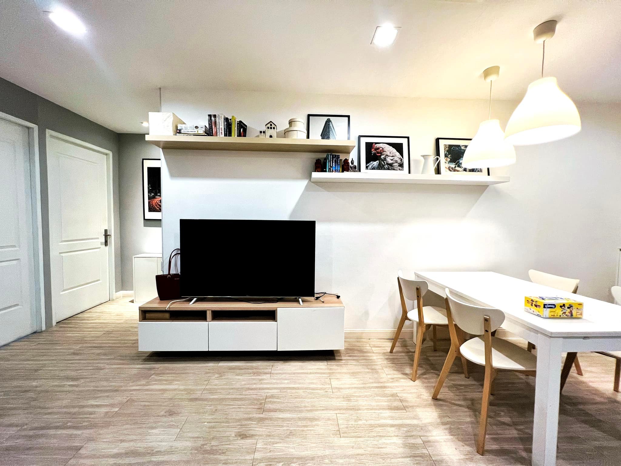 Spacious 2-BR, 1.5-BA condo at Premier Condominium Sukhumvit 24, 90 sqm, rent 55,000 THB/month. Just 500m from BTS Phrom Phong and The EmQuartier.
