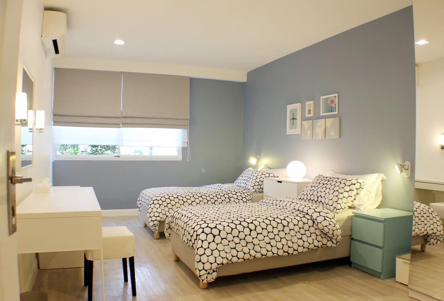 Spacious 2-BR, 1.5-BA condo at Premier Condominium Sukhumvit 24, 90 sqm, rent 55,000 THB/month. Just 500m from BTS Phrom Phong and The EmQuartier.
