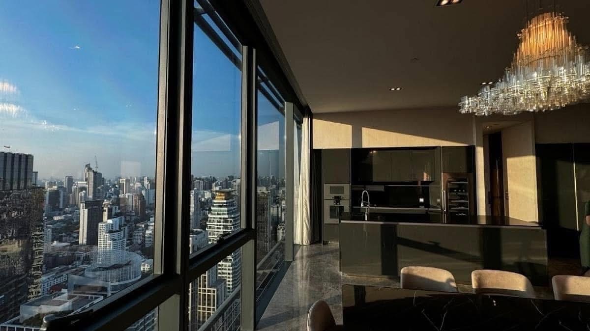 Rent this luxurious 3-bedroom, 4-bathroom penthouse at MARQUE Sukhumvit, 297 sqm, with private pool and elevator. Available for 700,000 THB/month. Prime location