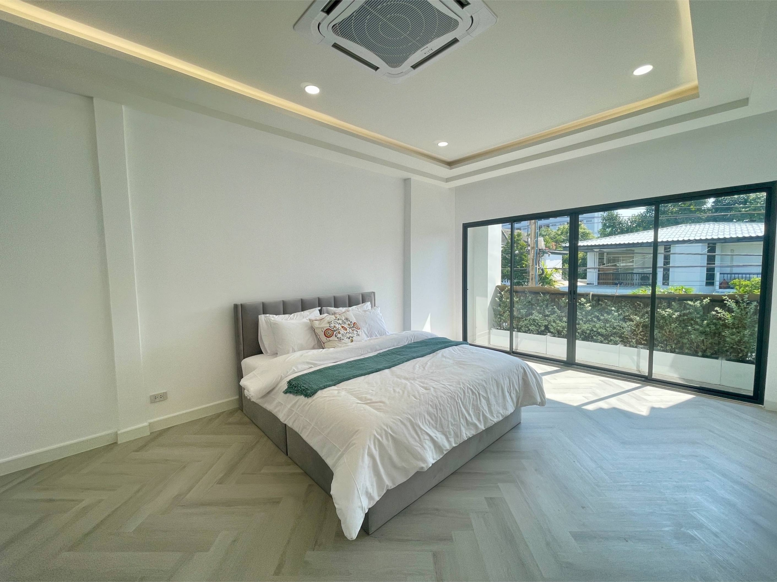 Rent this spacious 4-bedroom, 4-bathroom townhouse in Pridi Panomyong 42. 250 sqm with modern design and private garden. Available for 110,000 THB/month
