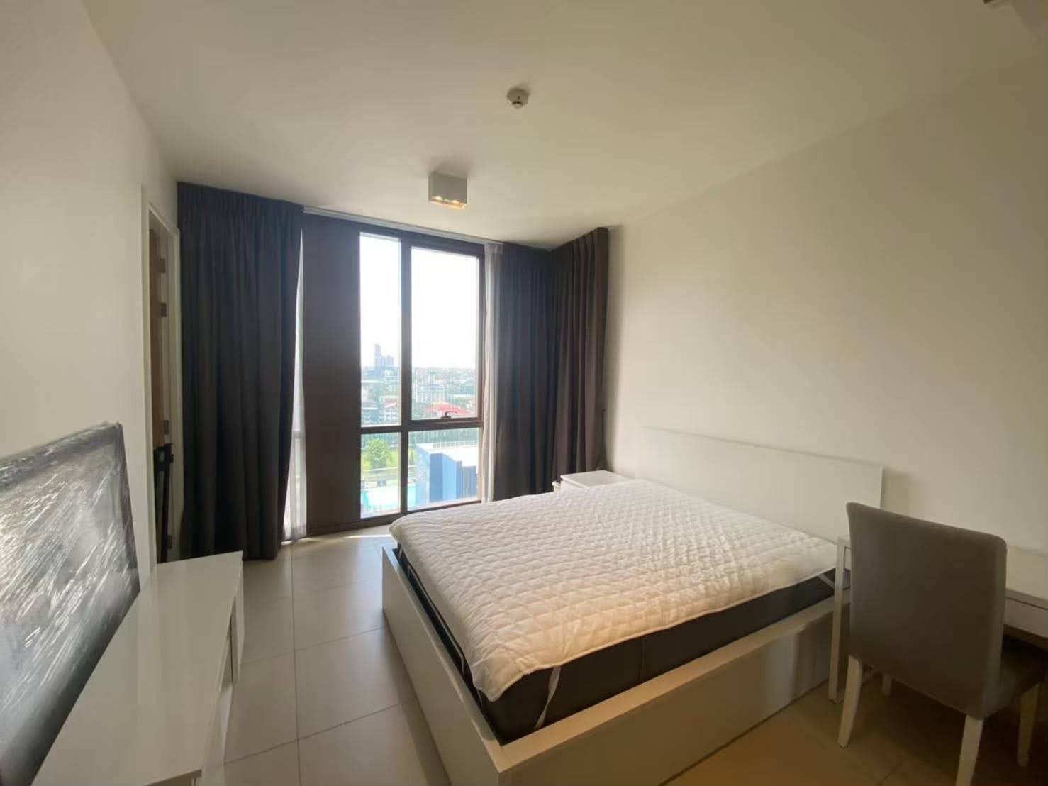 Beautiful 2-bed, 2-bath condo at The Lofts Ekkamai, 75 sqm. Rent for 60,000 THB/month. Fully furnished, modern design, and easy access to Ekkamai BTS.