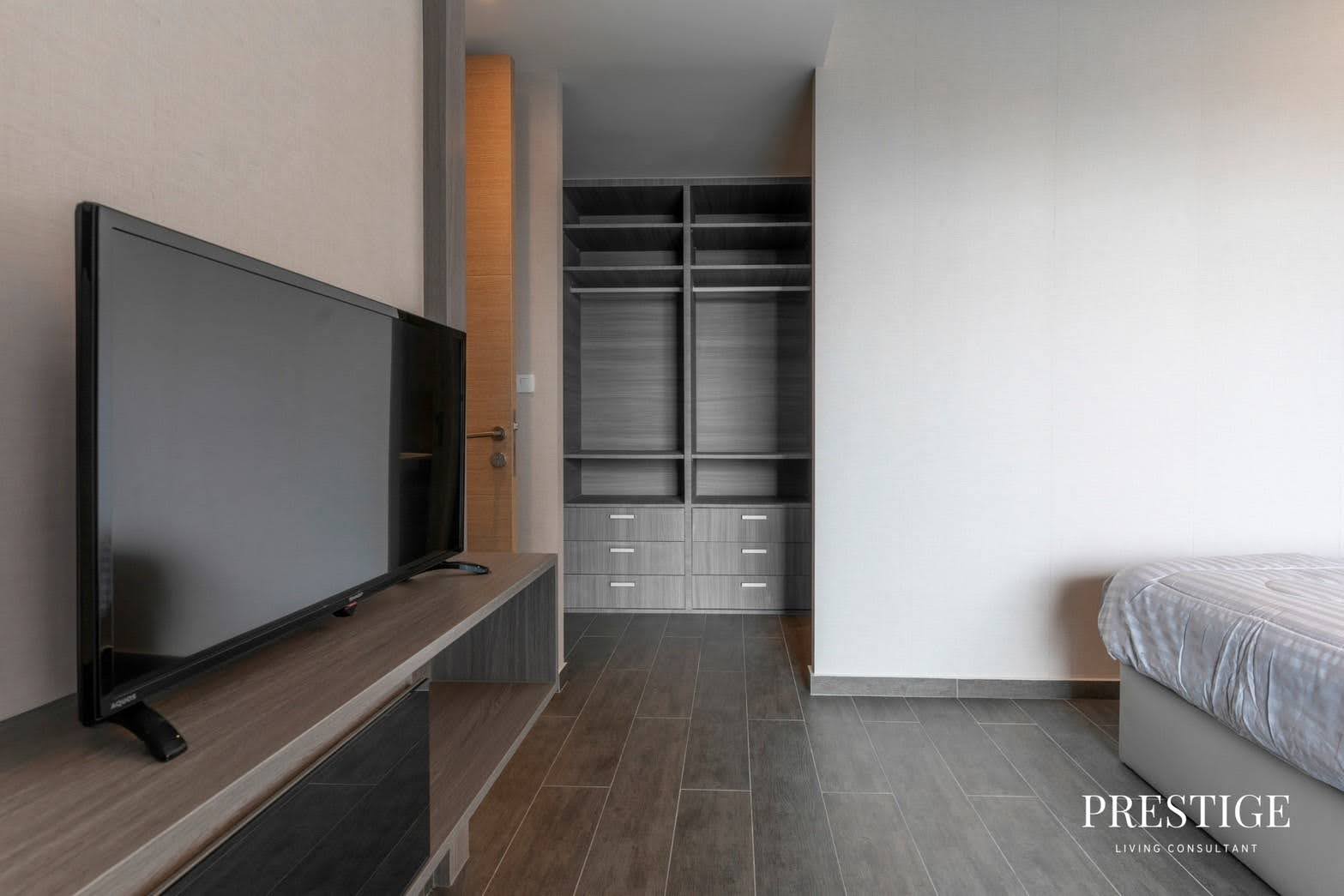 Stylish 2-bed, 2-bath condo at The Lofts Ekkamai, 90 sqm. Rent for 70,000 THB/month. Fully furnished with modern amenities, near Ekkamai BTS.