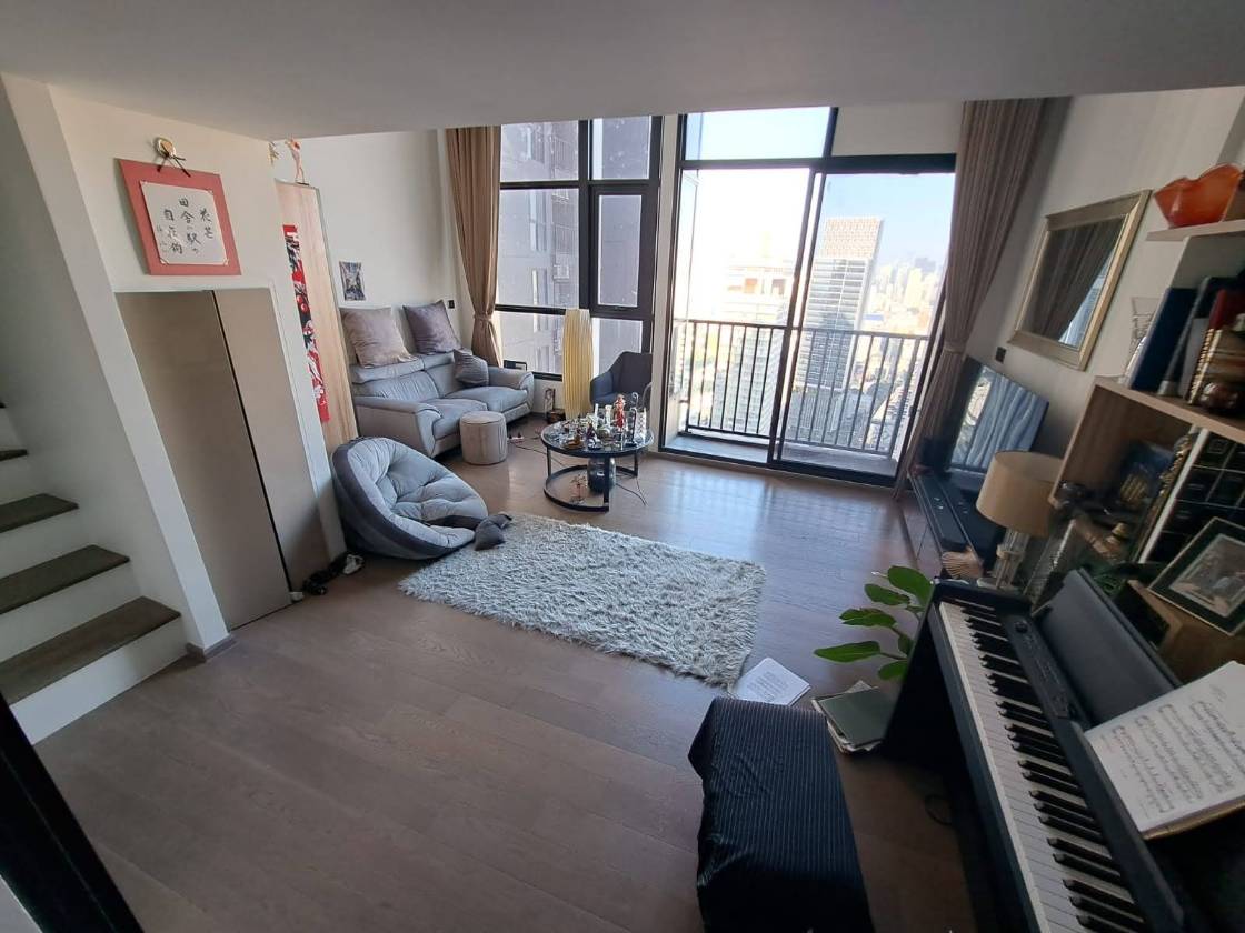 Modern 1-bed, 1-bath condo at Park Origin Thonglor, 46 sqm. Rent for 50,000 THB/month, available from April or May. Stylish living near BTS!