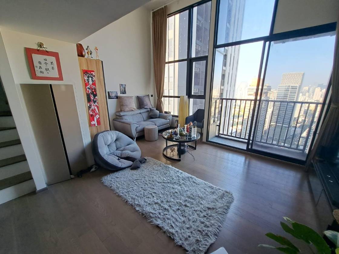 Modern 1-bed, 1-bath condo at Park Origin Thonglor, 46 sqm. Rent for 50,000 THB/month, available from April or May. Stylish living near BTS!