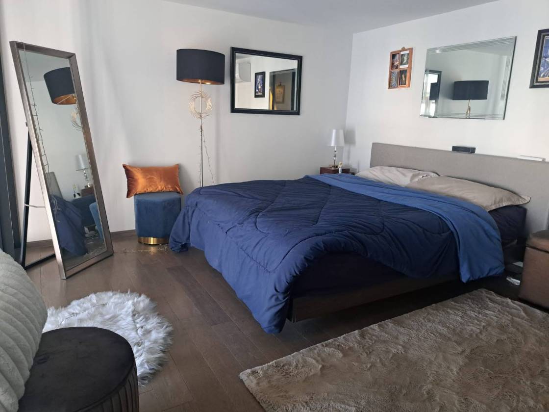 Modern 1-bed, 1-bath condo at Park Origin Thonglor, 46 sqm. Rent for 50,000 THB/month, available from April or May. Stylish living near BTS!