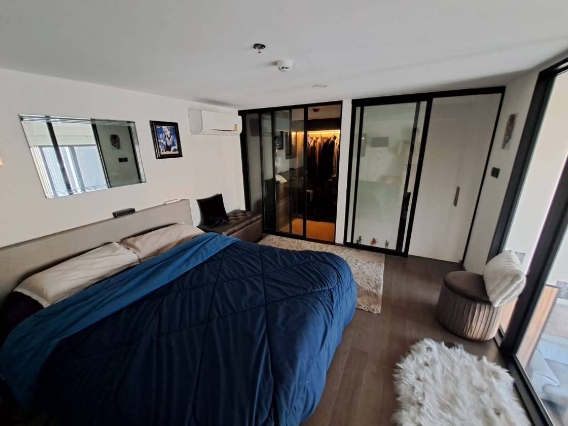 Modern 1-bed, 1-bath condo at Park Origin Thonglor, 46 sqm. Rent for 50,000 THB/month, available from April or May. Stylish living near BTS!
