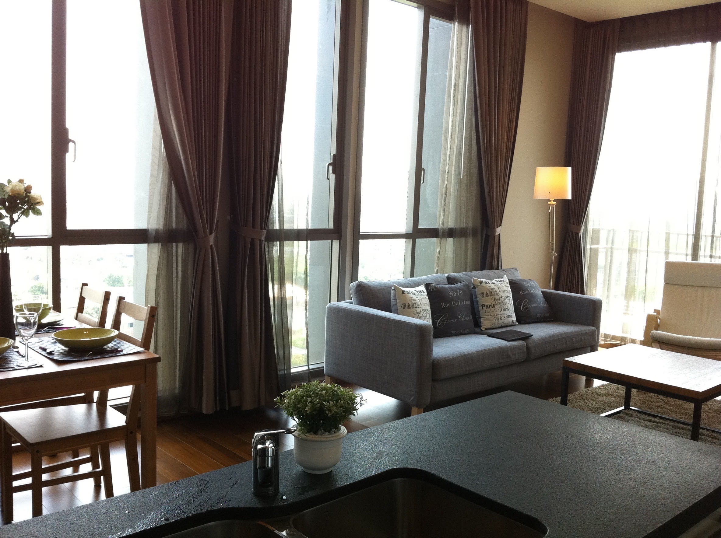 Luxurious 2-bed, 2-bath condo at Quattro Thonglor Tower B, 85 sqm. Rent for 62,000 THB/month. Upscale living near BTS, with 5-star amenities!
