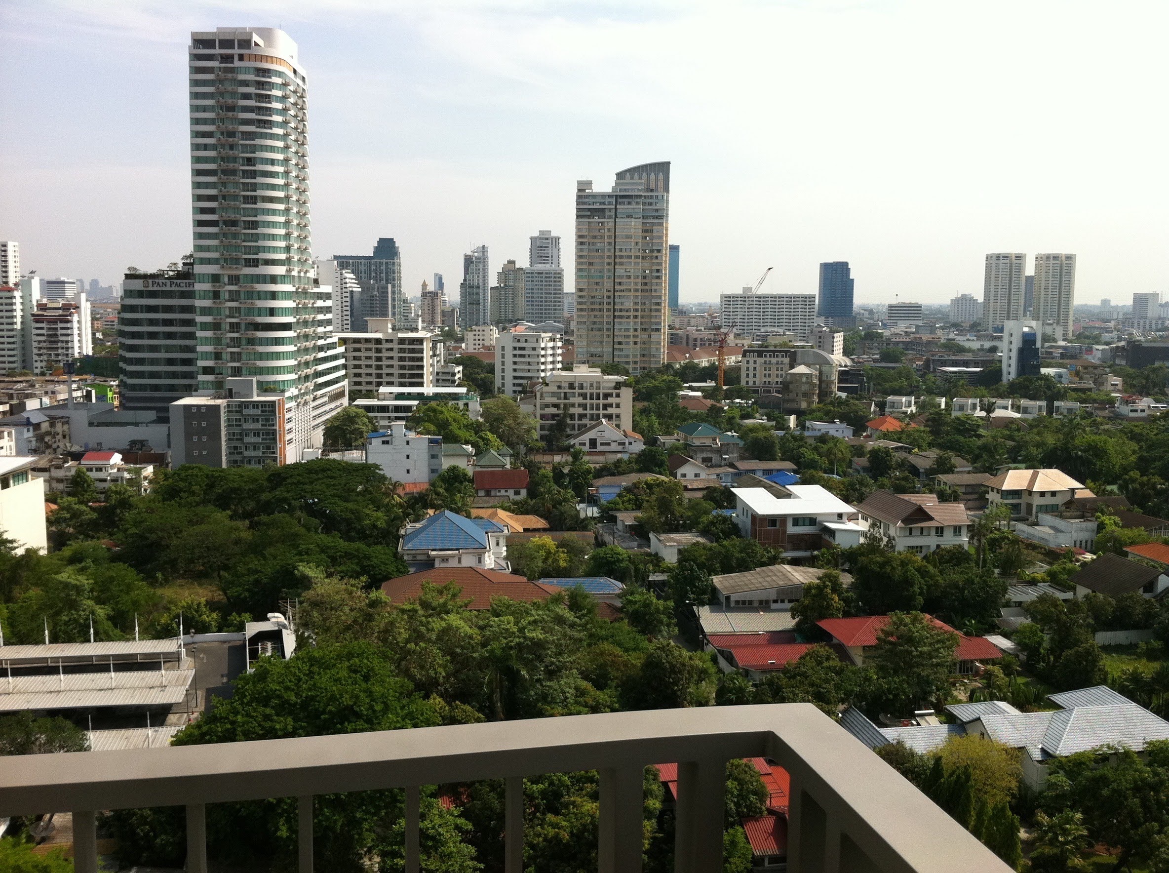 Luxurious 2-bed, 2-bath condo at Quattro Thonglor Tower B, 85 sqm. Rent for 62,000 THB/month. Upscale living near BTS, with 5-star amenities!