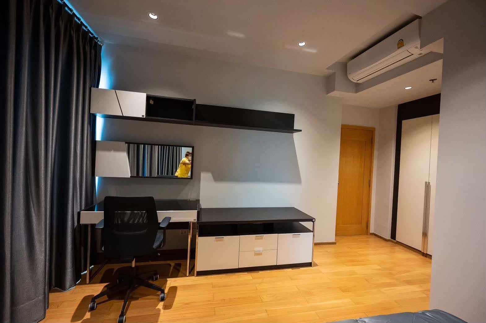 Spacious 2-bed, 2-bath condo at Emporio Place, 105 sqm, fully furnished. For rent at 55,000 THB/month. Great location near Phrom Phong BTS and malls.