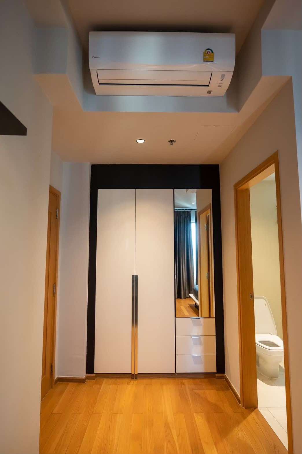 Spacious 2-bed, 2-bath condo at Emporio Place, 105 sqm, fully furnished. For rent at 55,000 THB/month. Great location near Phrom Phong BTS and malls.