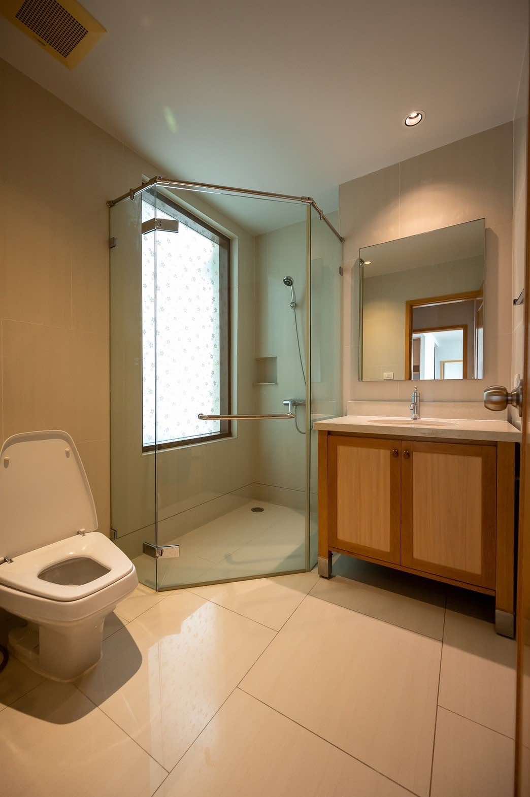 Spacious 2-bed, 2-bath condo at Emporio Place, 105 sqm, fully furnished. For rent at 55,000 THB/month. Great location near Phrom Phong BTS and malls.