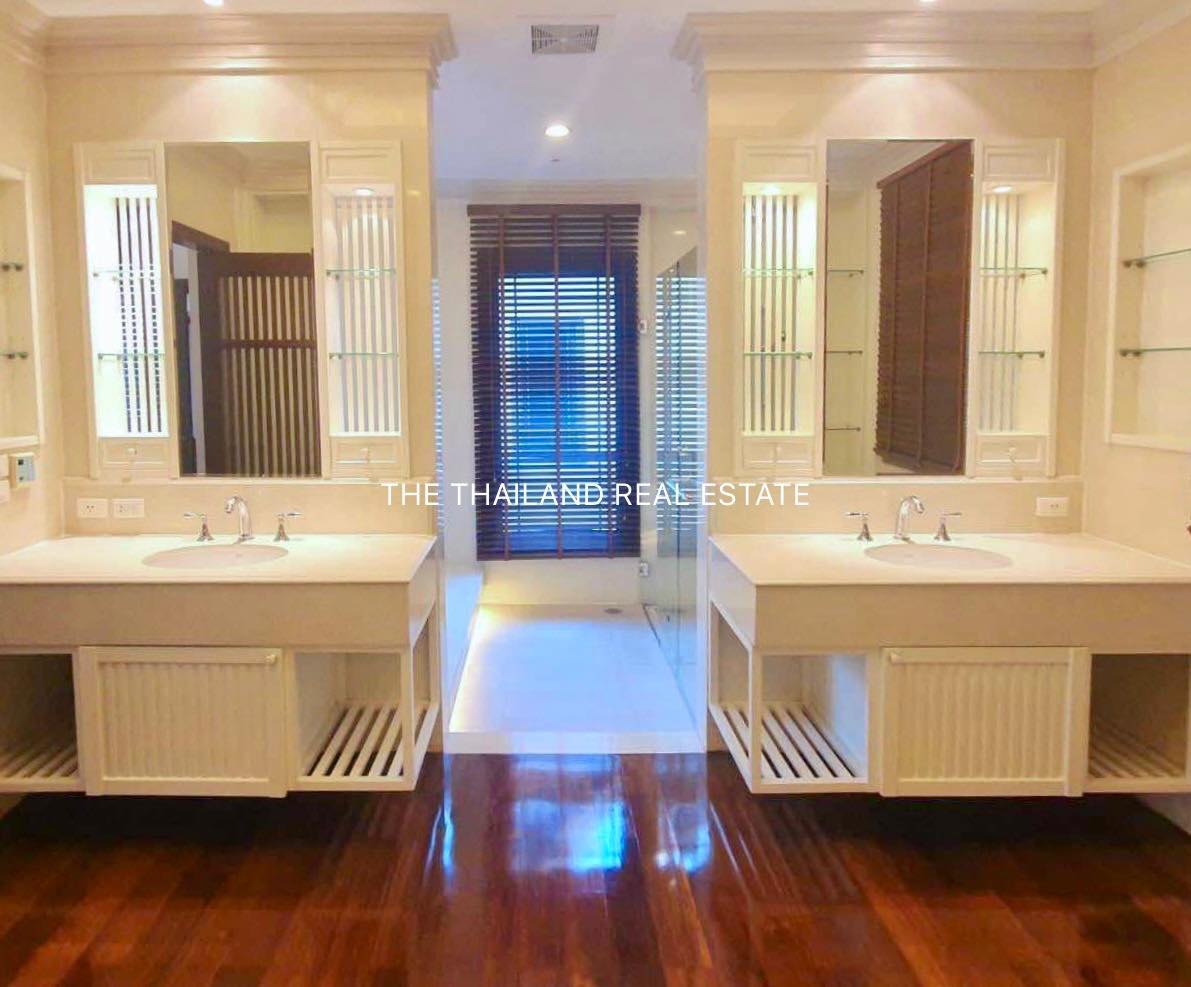 Luxurious 4-bedroom house for rent at L&H Villa Sathorn. Pet-friendly, private pool, and garden. Prime location near BTS Chong Nonsi. Rent for 200,000 THB/month