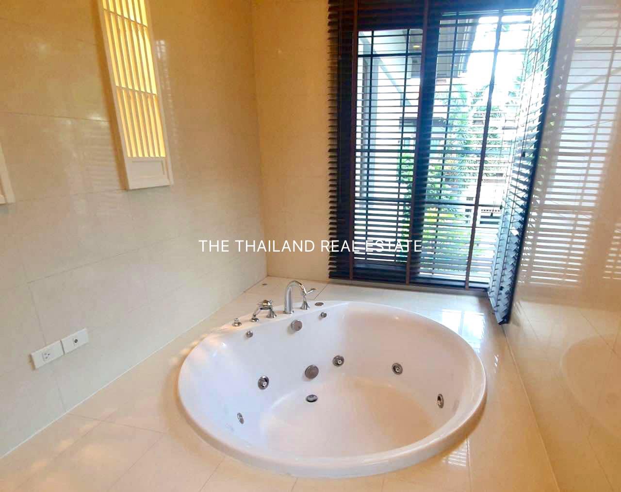 Luxurious 4-bedroom house for rent at L&H Villa Sathorn. Pet-friendly, private pool, and garden. Prime location near BTS Chong Nonsi. Rent for 200,000 THB/month