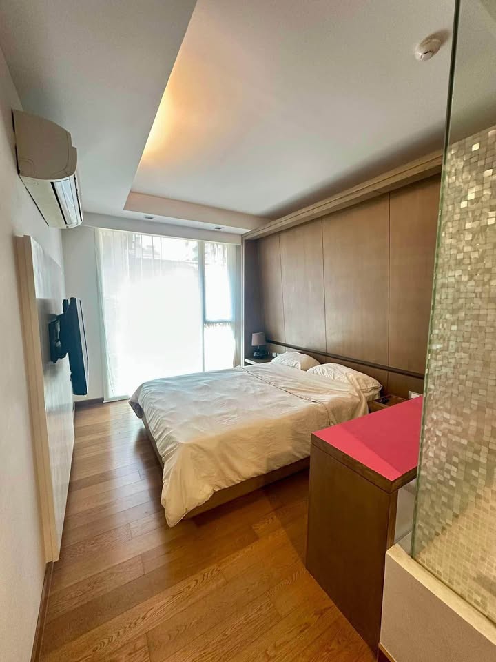 Stylish 1-bed, 1-bath condo at Via 31 Sukhumvit, 53 sqm, for rent at 30,000 THB/month. Fully furnished and newly renovated. Book a viewing today!