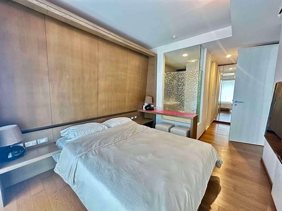Stylish 1-bed, 1-bath condo at Via 31 Sukhumvit, 53 sqm, for rent at 30,000 THB/month. Fully furnished and newly renovated. Book a viewing today!