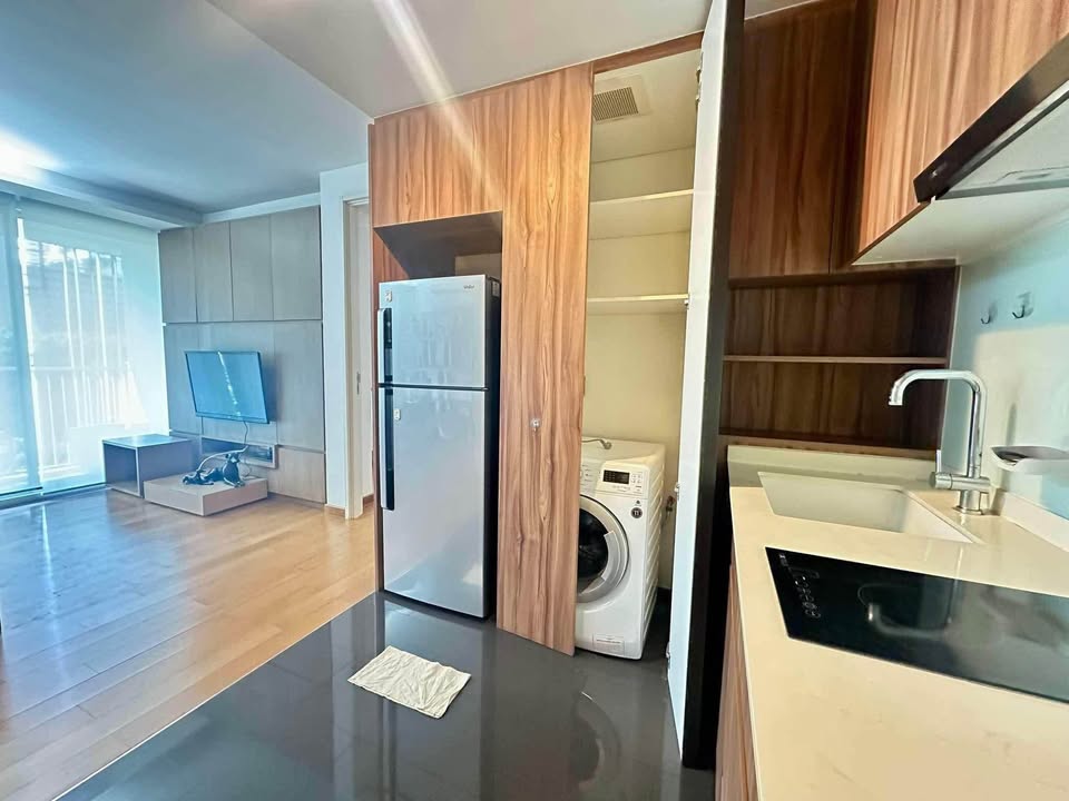 Stylish 1-bed, 1-bath condo at Via 31 Sukhumvit, 53 sqm, for rent at 30,000 THB/month. Fully furnished and newly renovated. Book a viewing today!