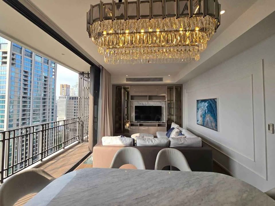 2-Bed, 2-Bath, 113.62 sqm Condo at Muniq Langsuan, Lumphini – Stunning Park Views, Fully Furnished, ฿160,000/month, Near BTS Chidlom & Ratchadamri