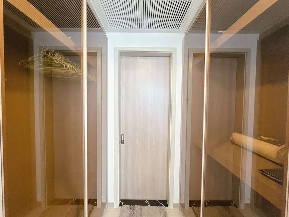 Stylish 1-bedroom condo for rent at One9Five Asoke. Fully furnished, 36 sqm, near MRT Rama 9 and Central Rama 9. Luxurious living at 36,000 THB/month!